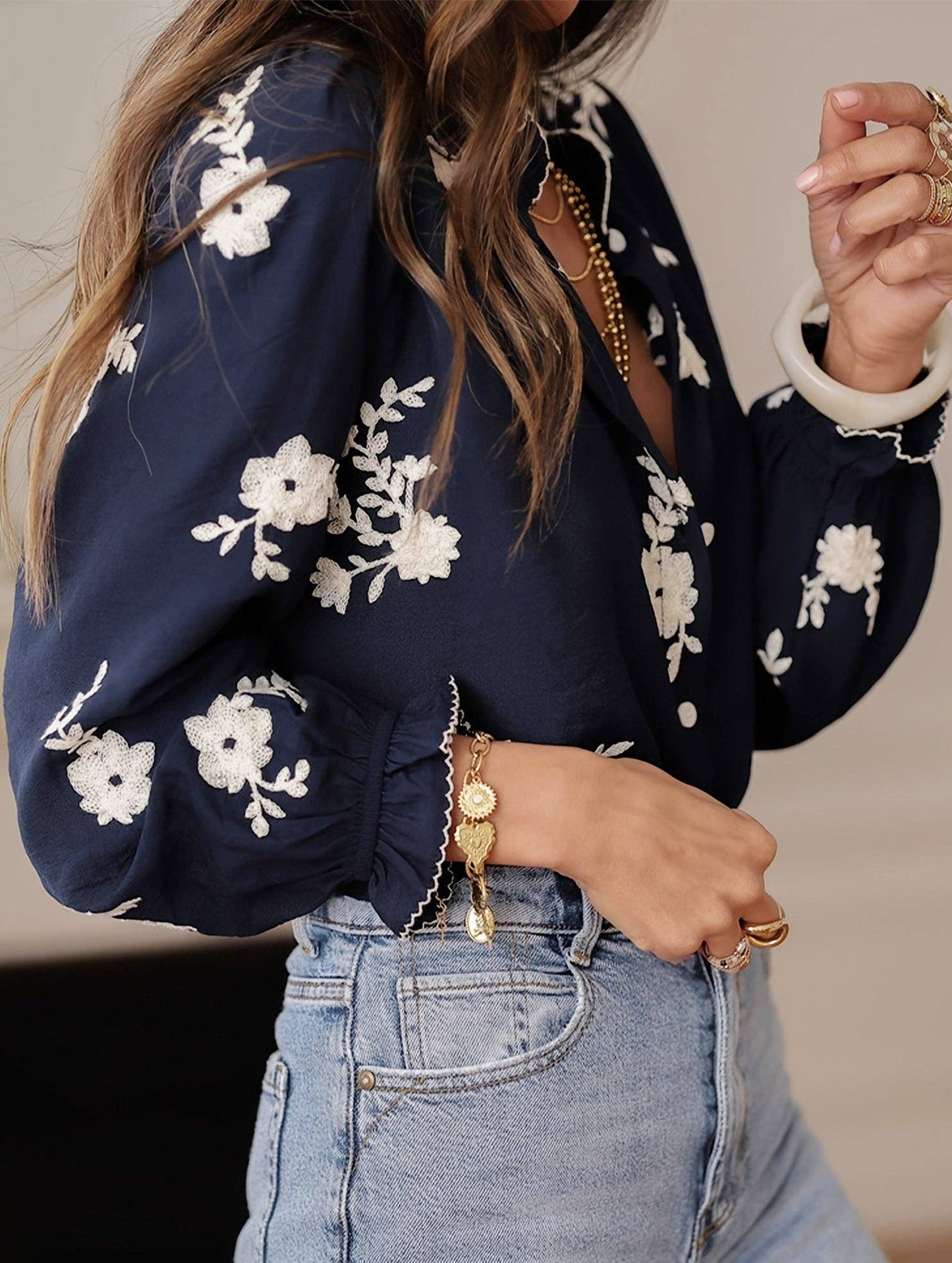 Women's long-sleeved embroidered V-neck shirt