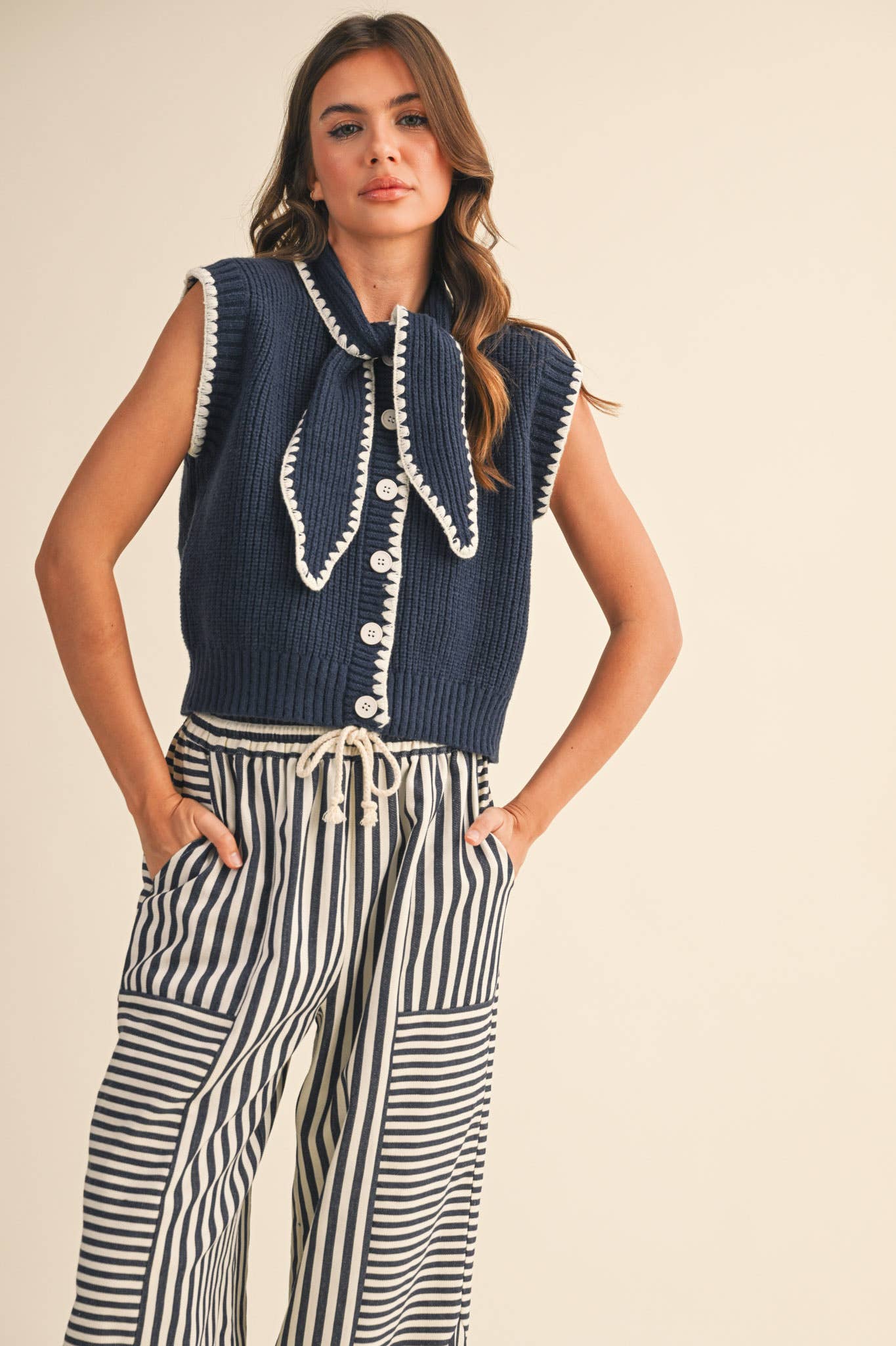 TIE NECK SWEATER VEST WITH CONTRAST BLANKET STITCH MSW11059