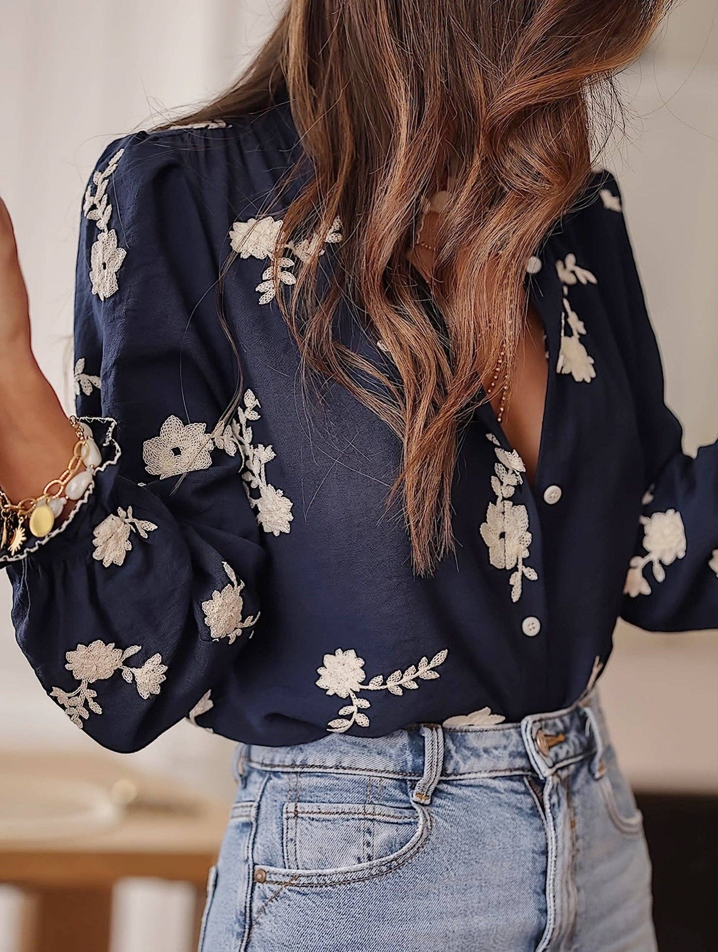 Women's long-sleeved embroidered V-neck shirt