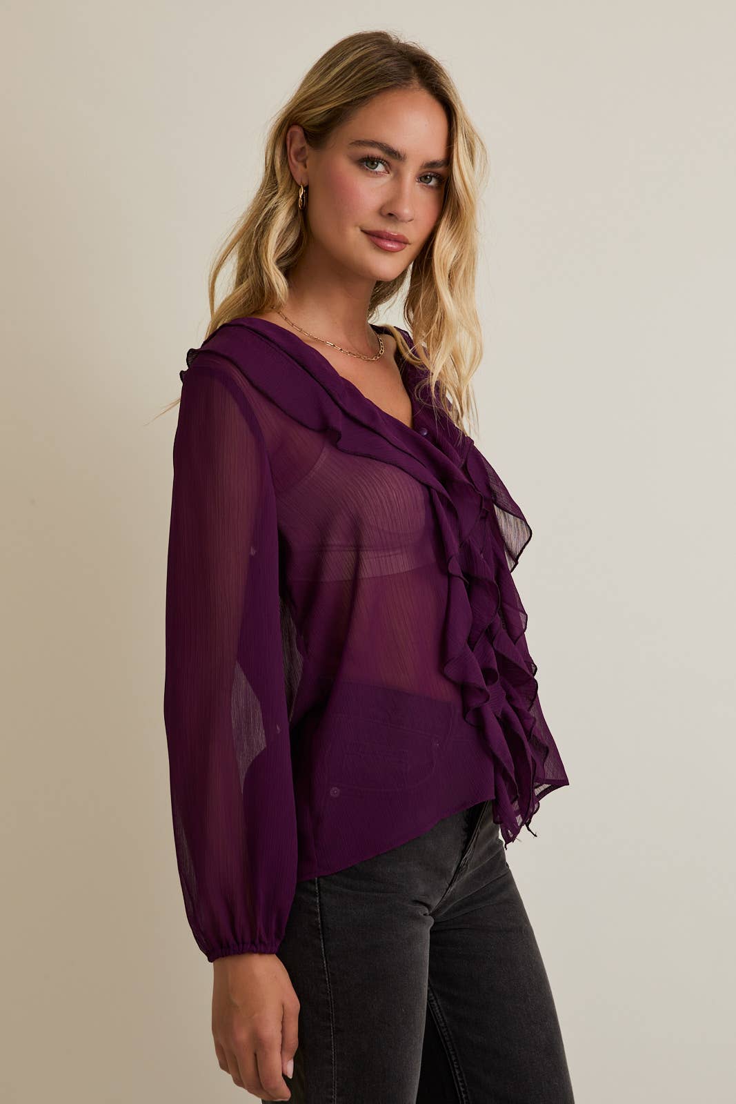 RUFFLE V-NECK LONG SLEEVE TOP